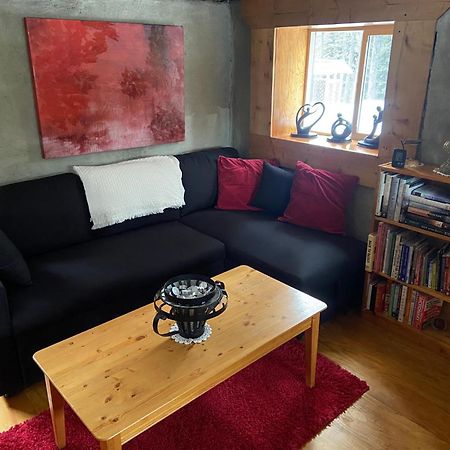 Vines And Puppies Hideaway Bed and Breakfast Jade City Exteriör bild